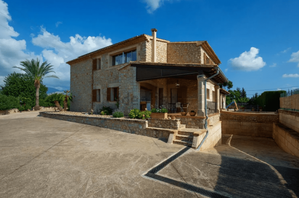 Einfahrt und Parkmöglichkeiten